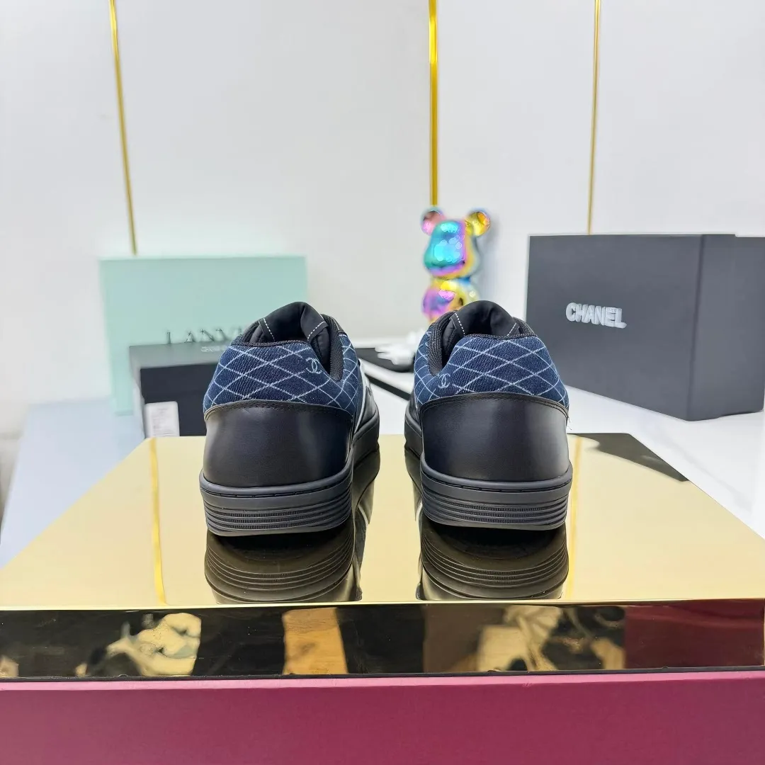 👟👟Ex-factory price 620👟👟High quality! ! ! CHANEL Chanel 25A latest thick-soled casual sports shoes. The counter is synchronized. The counter is very popular. It is a shoe that is very difficult to buy. The most popular thick-soled casual shoes on the Internet. As you can imagine, the most popular thick-soled casual shoes can not be missed. It has both good looks and comfort. Simple and versatile. The thick sole increases the height and is super versatile. Whoever wears it will look better. Upper: cowhide stitching. Lining: breathable mesh. Outsole: TPU original outsole. Size: 35-41 👉